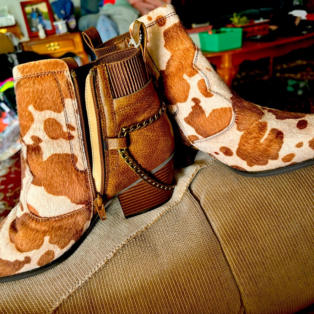 Comfort est 1946 Cowprint Booties